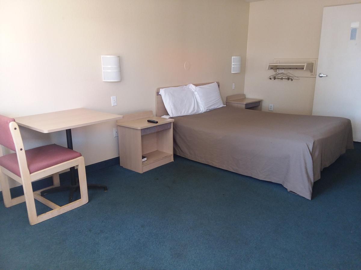 Knights Inn Burlington Nc Room photo