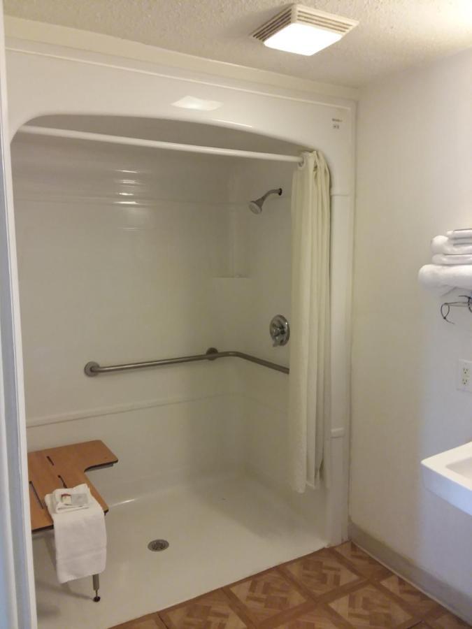 Knights Inn Burlington Nc Room photo